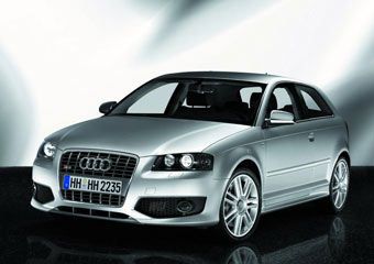 Компанія Audi представила новий спортивний хетчбек S3, створений на базі моделі A3, повідомляє Worldcarfans