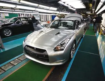 Нове і попереднє покоління   Nissan Teana   , А також кросовери   Nissan Murano   і   Nissan X-Trail   - продукція японського заводу Кюсю
