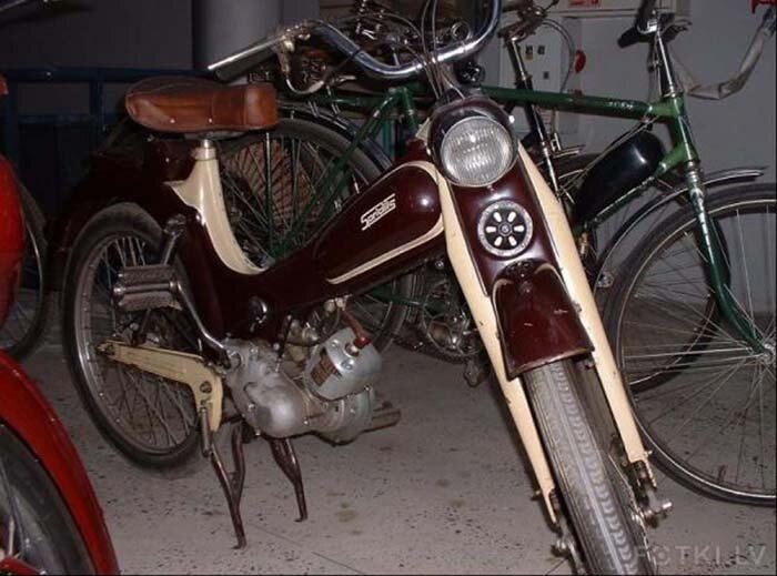 На ризькому мотозаводі Сарркав Звайгзне в 1958-му році був розроблений мопед Спірідітіс ( Хлопчик з пальчик) з двигуном об'ємом 60 куб