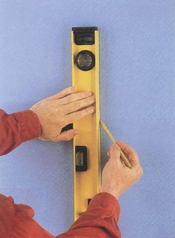Регульовані полки ідеально підходять для установки в місцях під похилим стелею, оскільки положення кінців полиць можна підігнати відповідно до кута скоса стелі