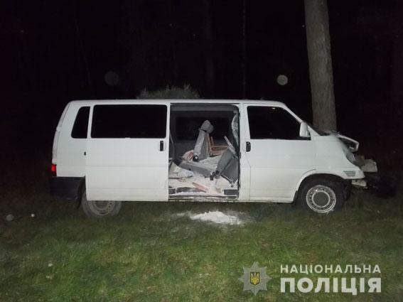 За попередніми даними, водій автомобіля перебував за кермом в стані алкогольного сп'яніння