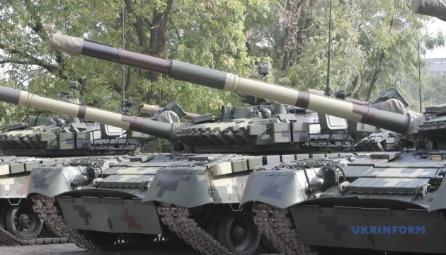 Українські військовослужбовці отримали 16 танків і 5 БТРів виробництва державного концерну Укроборонпром