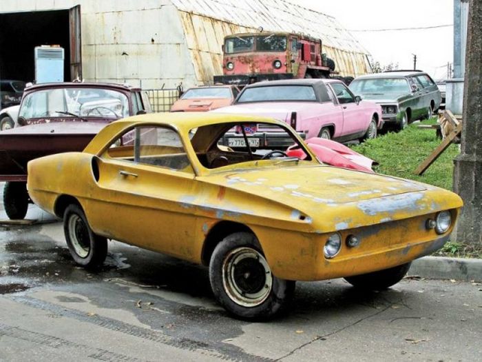 У купе Спорт-900 посадкова формула 2 + 2, тобто розробникам навіть вдалося зберегти задні сидіння