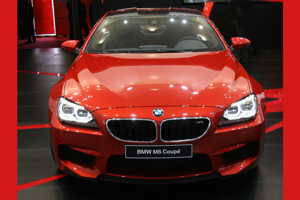 Нове покоління BMW M6 Coupe успадкувало від звичайного купе 6-серії стильний і елегантний кузов, який отримав додаткові аеродинамічні елементи, які зробили вигляд купе ще більш агресивним