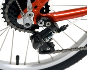 Велосипеди, призначені для спорту або прогулянки, оснащені многоскоростной трансмісією, тому у байкера є можливість перемикати передачі в залежності від ситуації на трасі