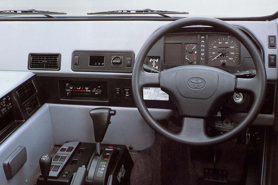 На відміну від Hummer H1, Mega Cruiser оснащувався тільки одним двигуном - вантажним турбодизелем 15B-FTE на 4