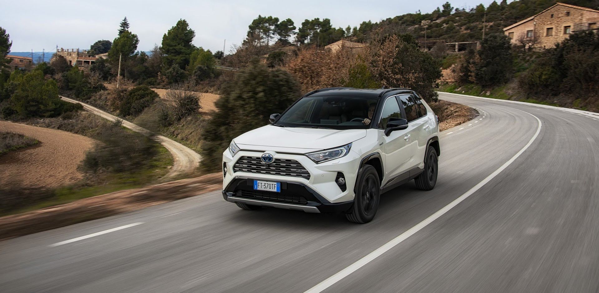 СКІЛЬКИ КОШТУЄ RAV4