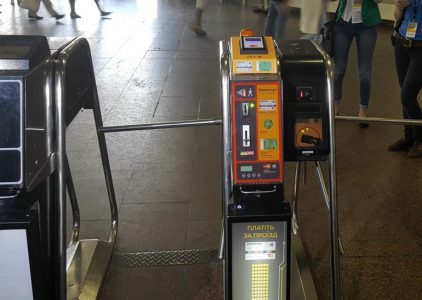 Київський метрополітен повідомив, що кияни вже сплатили понад 25 млн поїздок за допомогою безконтактної системи оплати від Mastercard і Ощадбанк