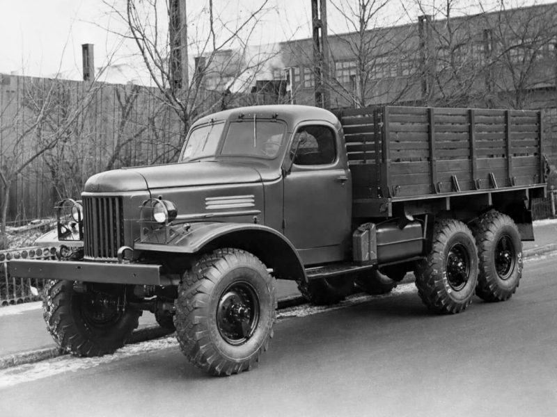 Легендарний вантажівка з військової ресорою - ЗІЛ-131