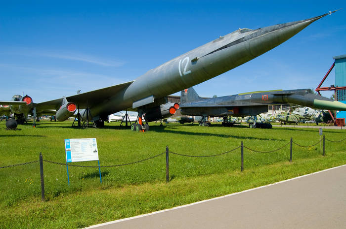 Тому була випущена всього одна одиниця бомбардувальника, яка демонстративно політала на повітряному параді в Тушино 9-го липня 1961-го року і перетворилася на музейний експонат