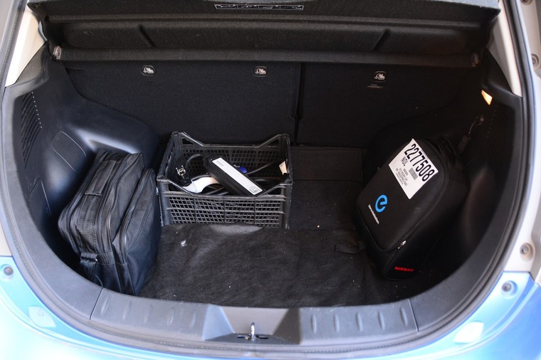 Задні сидіння досить просторі   Багажник об'ємом 370 літрів - середньостатистичний для свого класу