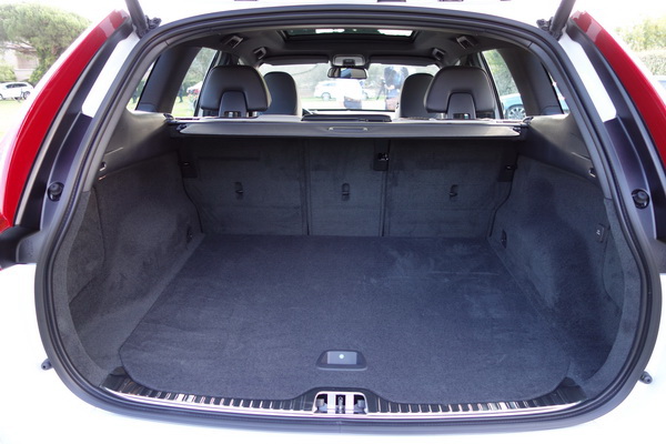 Двері багажника можна оснастити сервоприводом - опція коштує 941 євро