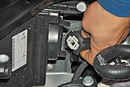 Ваш автомобіль Фольксваген Поло Седан вимагає періодичного оновлення освітлювальних приладів