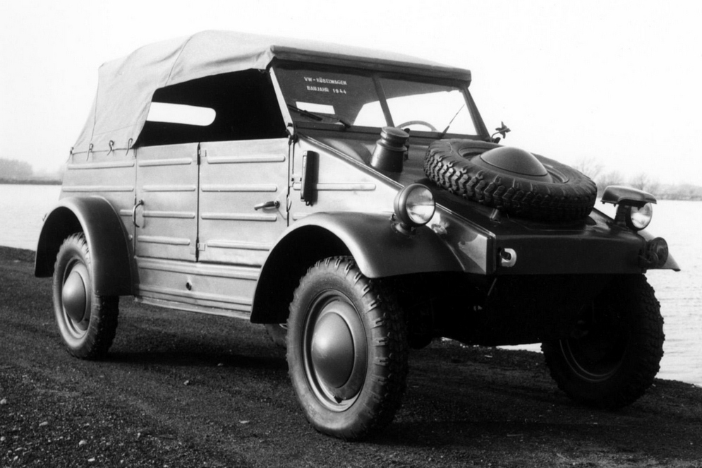 У Volkswagen пішли ще далі і створили дослідний зразок «дров'яного» армійського Volkswagen Тур 82 ( «кюбельваген»)