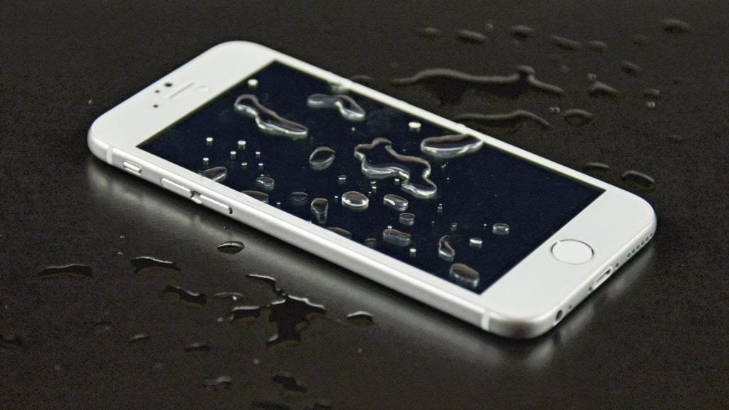 Від води на 100% не захищений жоден iPhone