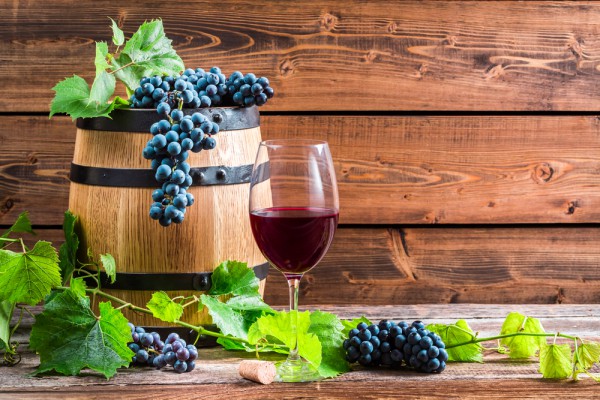 Вино - найдавніший напій з алкогольною складовою