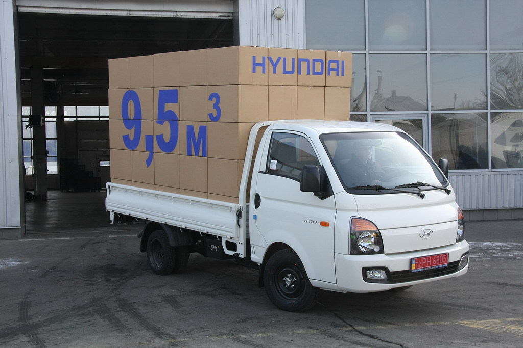 На тест-драйв ми взяли класичну модифікацію Hyundai H100 - з бортовою платформою