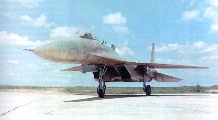 Завдяки цьому, П-42 міг розігнатися і навіть переходити звуковий бар'єр під час вертикального набору висоти